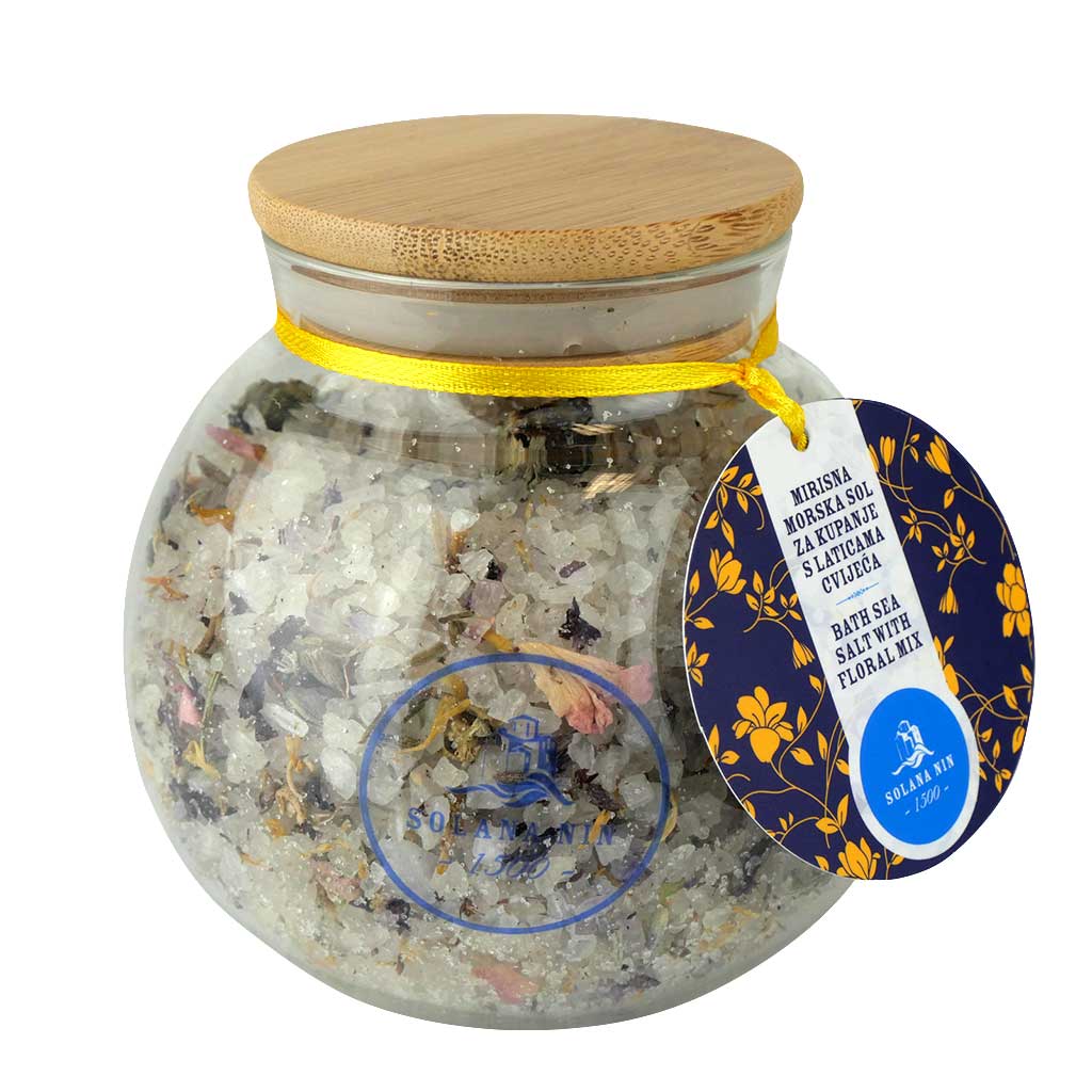 Solana Nin® Duftendes Meeresbadesalz mit Blütenblättern 500 g